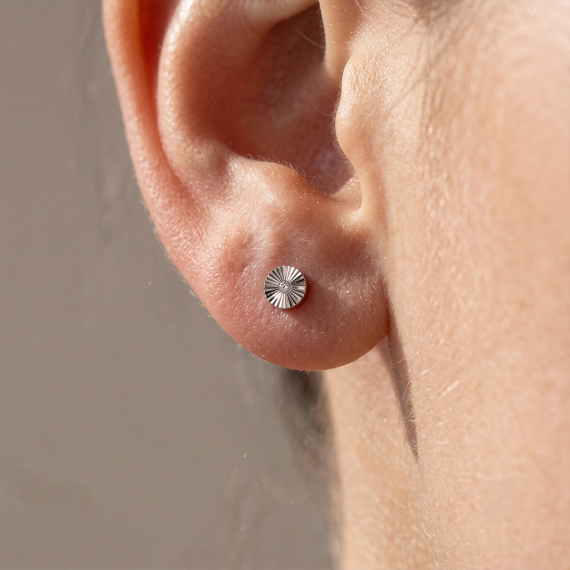 Kolczyki okrągłe z białego złota z diamentami 0.04 ct - próba 585 Kolczyki okrągłe z białego złota z diamentami 0.04 ct - próba 585