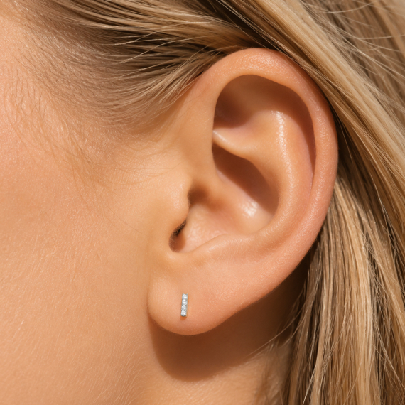Kolczyki z białego złota z diamentami 0.08 ct - próba 585 Kolczyki z białego złota z diamentami 0.08 ct - próba 585