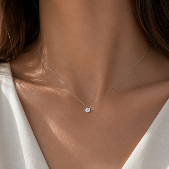 Naszyjnik z białego złota z motywem koła z diamentem 0.04 ct - próba 585 Naszyjnik z białego złota z motywem koła z diamentem 0.04 ct - próba 585