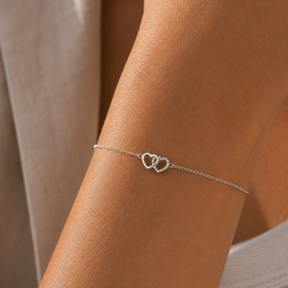 Bransoletka z zawieszką dwóch serc z białego złota z diamentami 0.08 ct - próba 585 Bransoletka z zawieszką dwóch serc z białego złota z diamentami 0.08 ct - próba 585