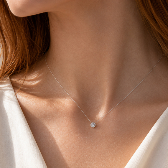 Naszyjnik z białego złota z diamentami z motywem rozety - próba 585 Naszyjnik z białego złota z diamentami z motywem rozety - próba 585