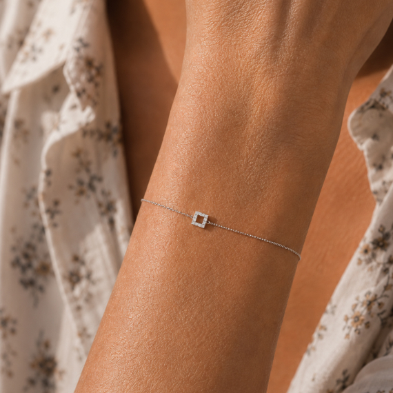 Bransoletka z białego złota zawieszką kwadrat z diamentami 0.06 ct - próba 585 Bransoletka z białego złota zawieszką kwadrat z diamentami 0.06 ct - próba 585