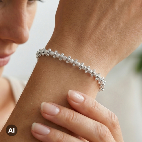Srebrna bransoletka z motywem diamentowanych kulek - próba 925 Srebrna bransoletka z motywem diamentowanych kulek - próba 925
