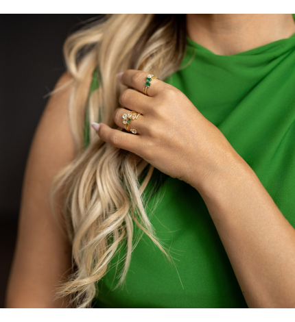 Goldenmark x Karolina Kotas: Złoty pierścionek otwarty ze szmaragdem i białymi topazami - próba 585 Goldenmark x Karolina Kotas: Złoty pierścionek otwarty ze szmaragdem i białymi topazami - próba 585